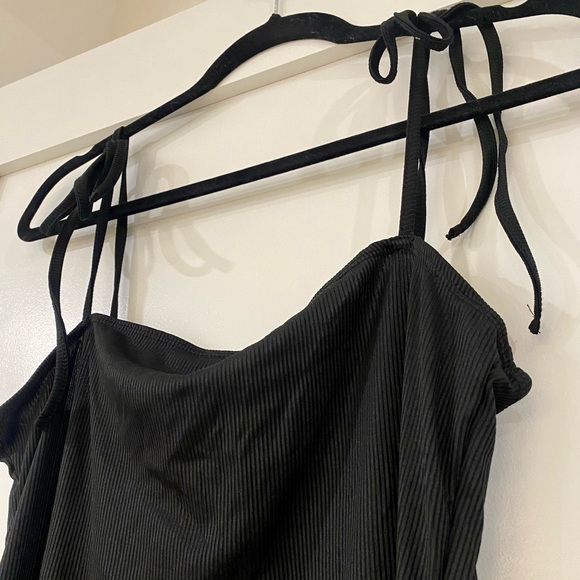 Elegant Little Black Dress - Picture 3 of 3